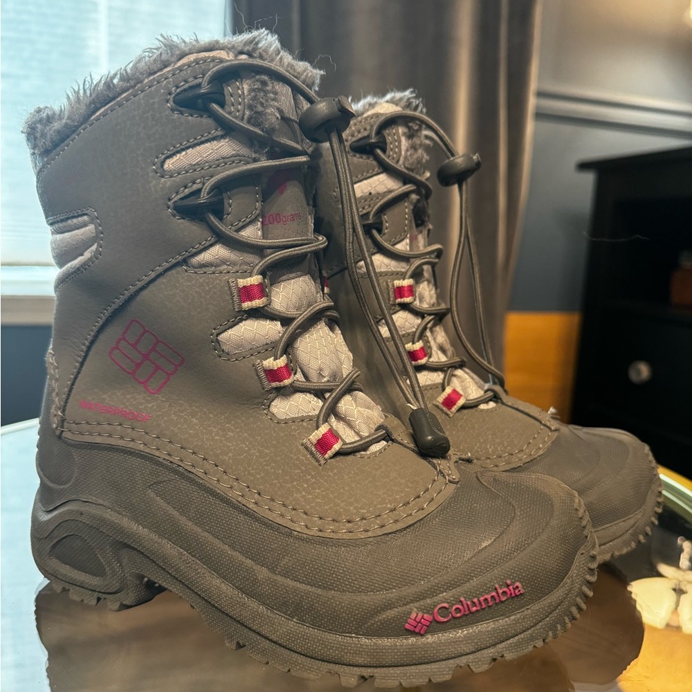 Big Kids Columbia Snow boots size 2